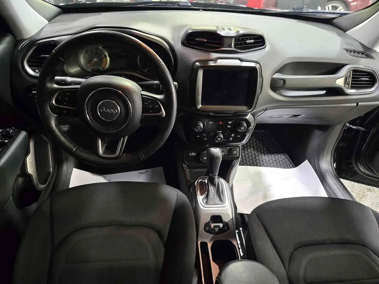 Jeep Renegade снимка Jeep Renegade