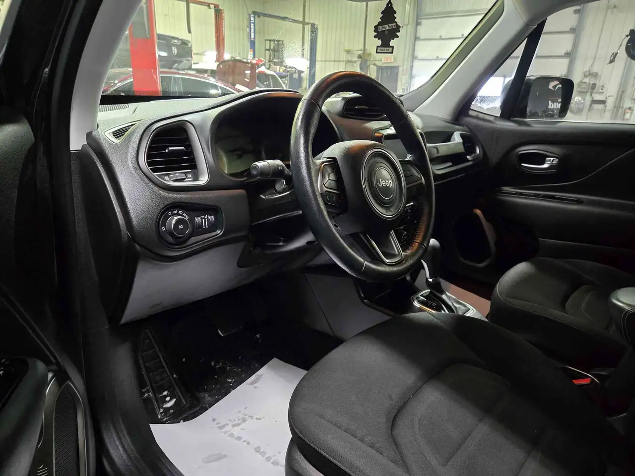 Jeep Renegade снимка Jeep Renegade