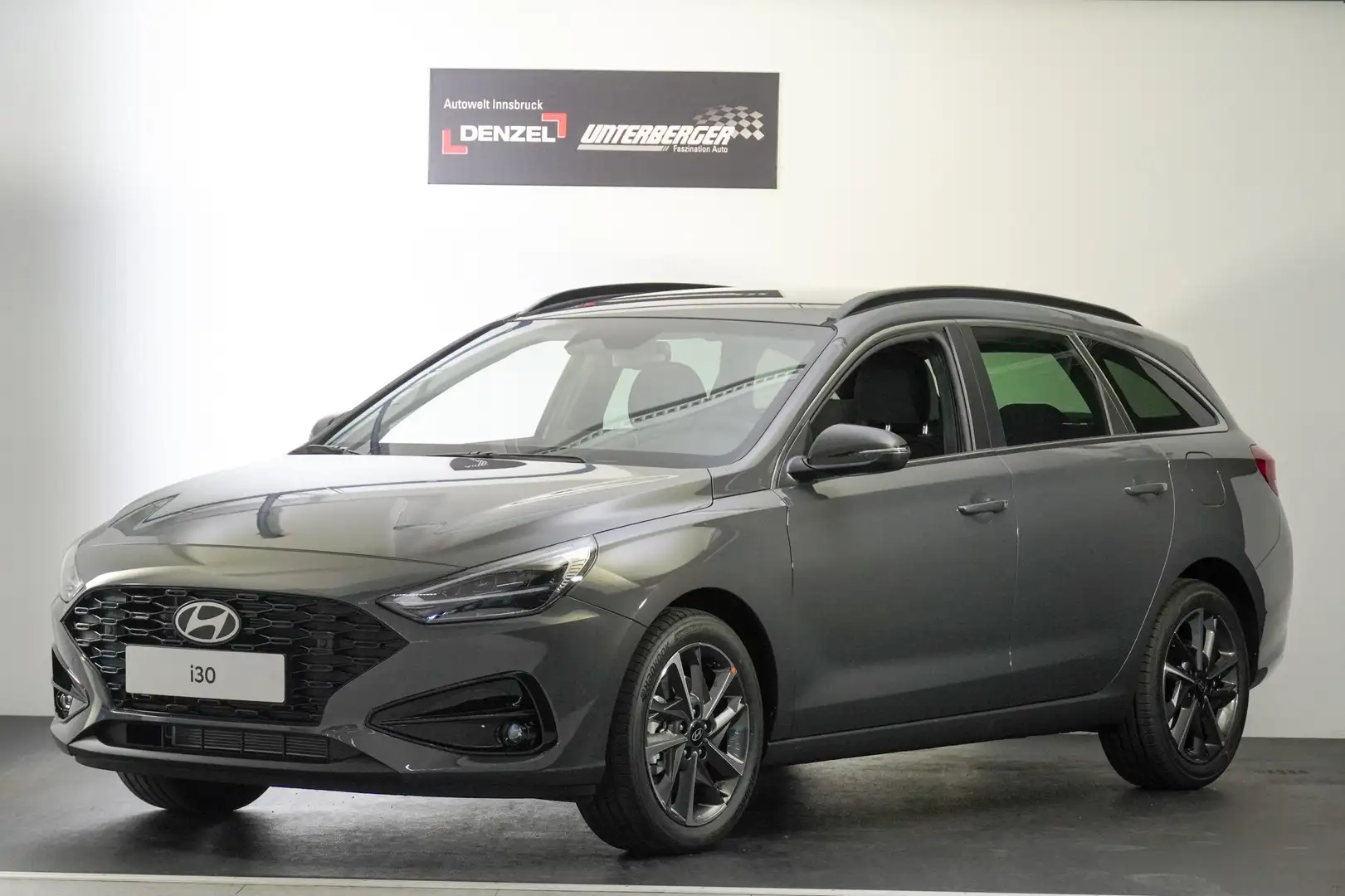 Hyundai i30 Kombi  Comfort Line 1.6 T-GDI DCT abz. Superbonus Grau - 2