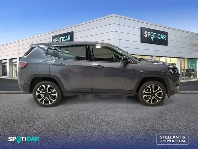 Jeep Compass view 4
