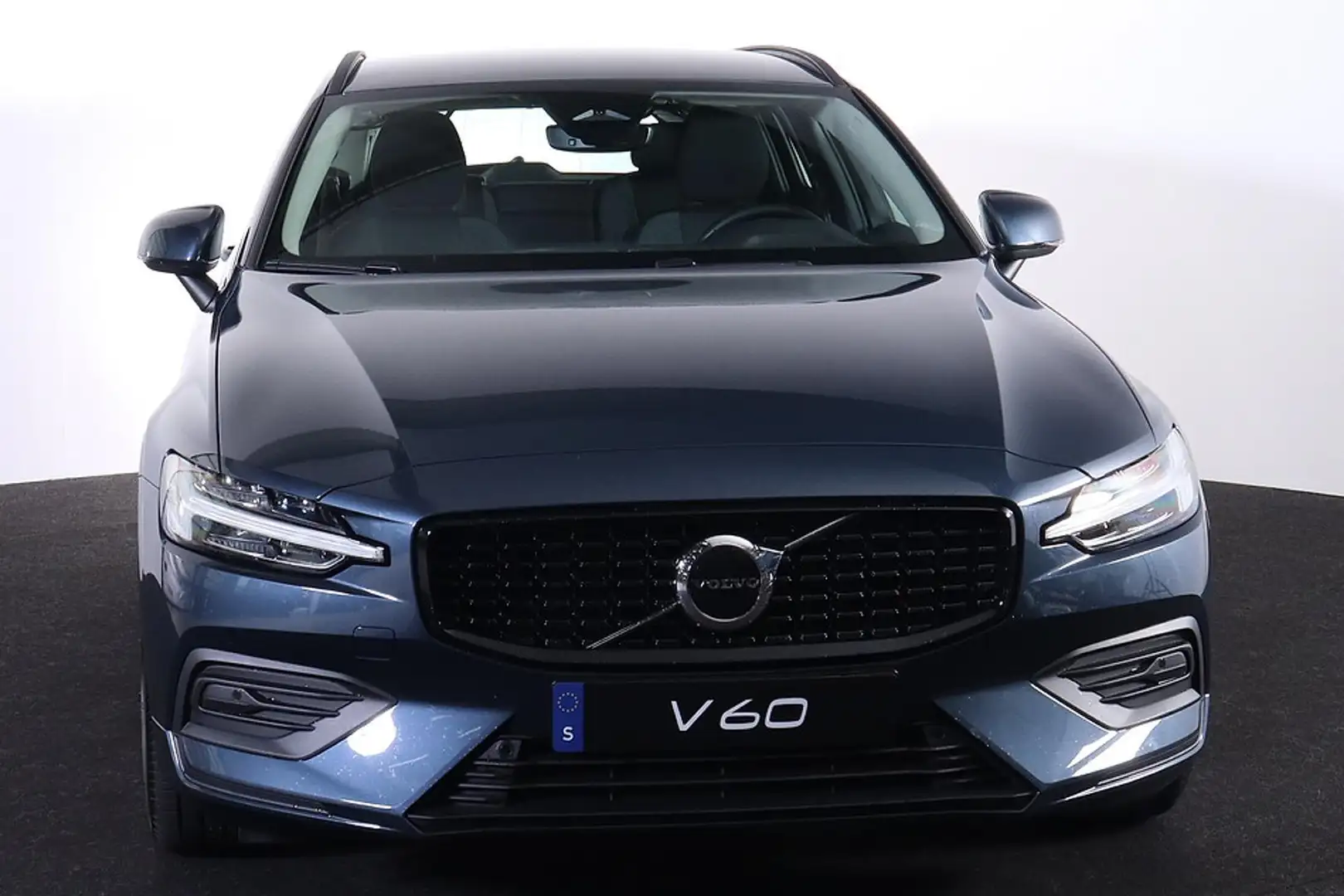 Volvo V60 B3 Core - IntelliSafe Assist & Surround - Blis - K Blauw - 2