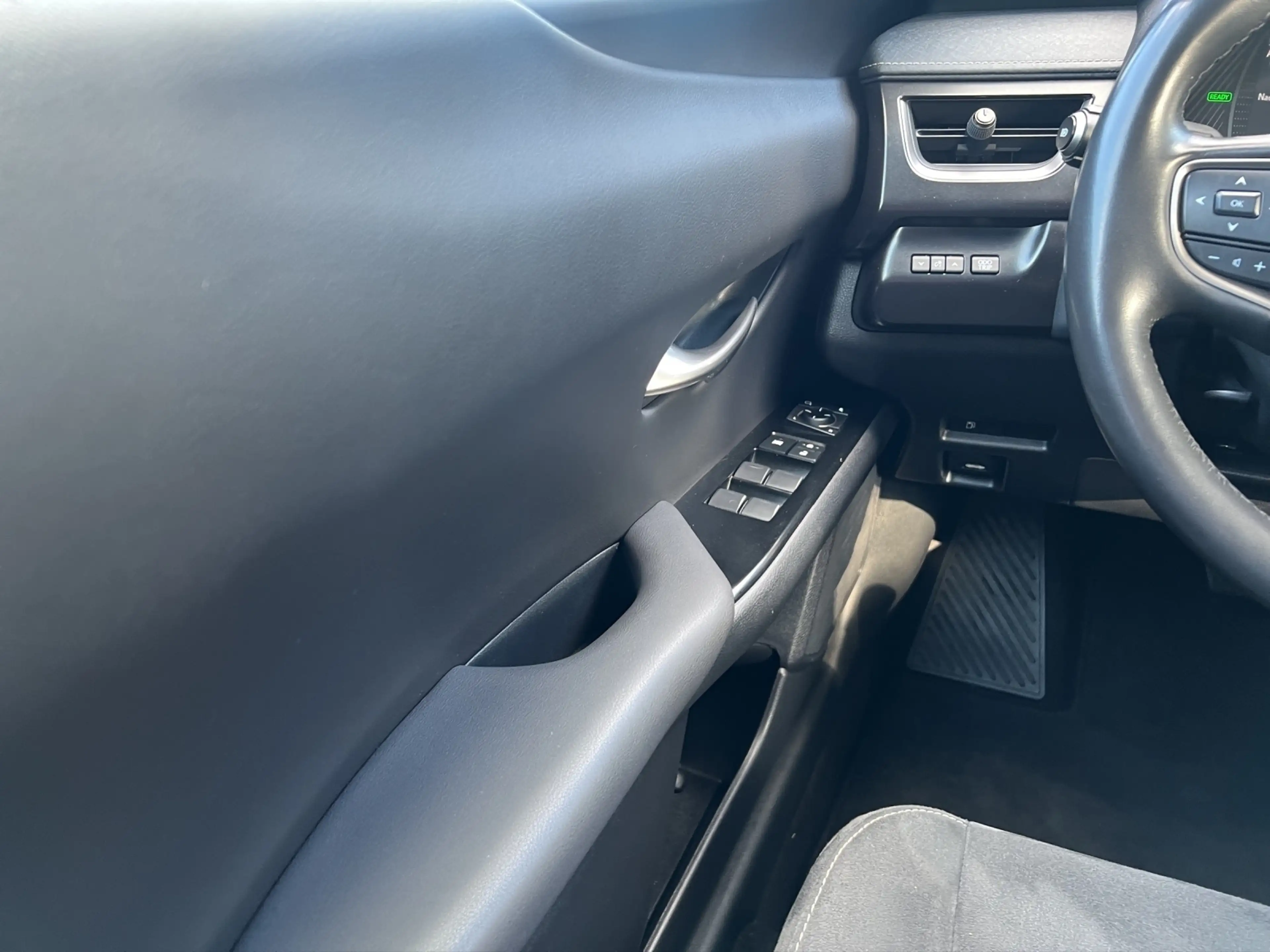 Lexus UX 250h 250h STYLE EDITION 1HD+CARPLAY+PDC+SHZ+LED — photo 12