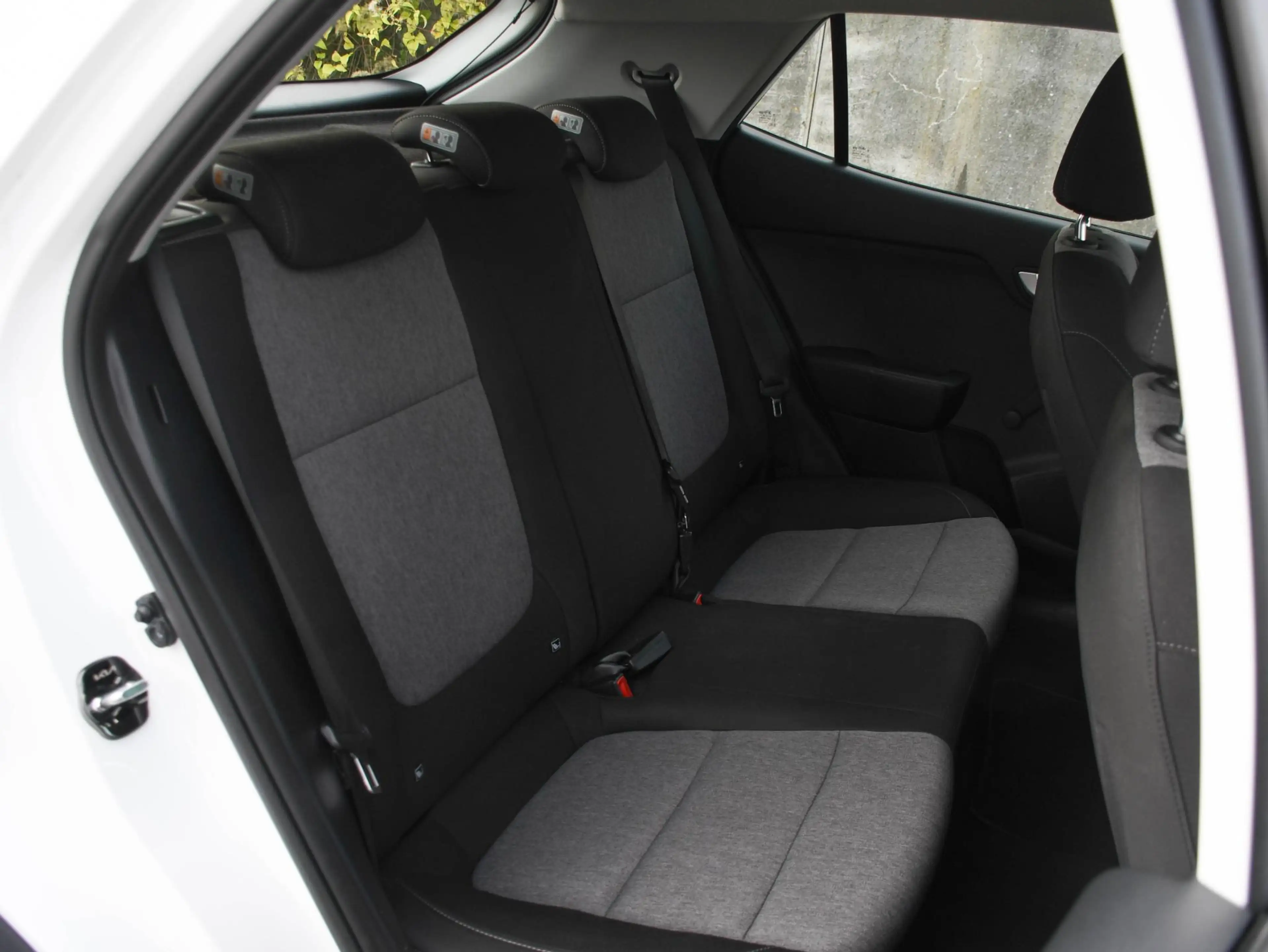 Kia Stonic DynamicLine 1.0 T-GDi 100pk 17''LM | CAMERA | NAVI — photo 11