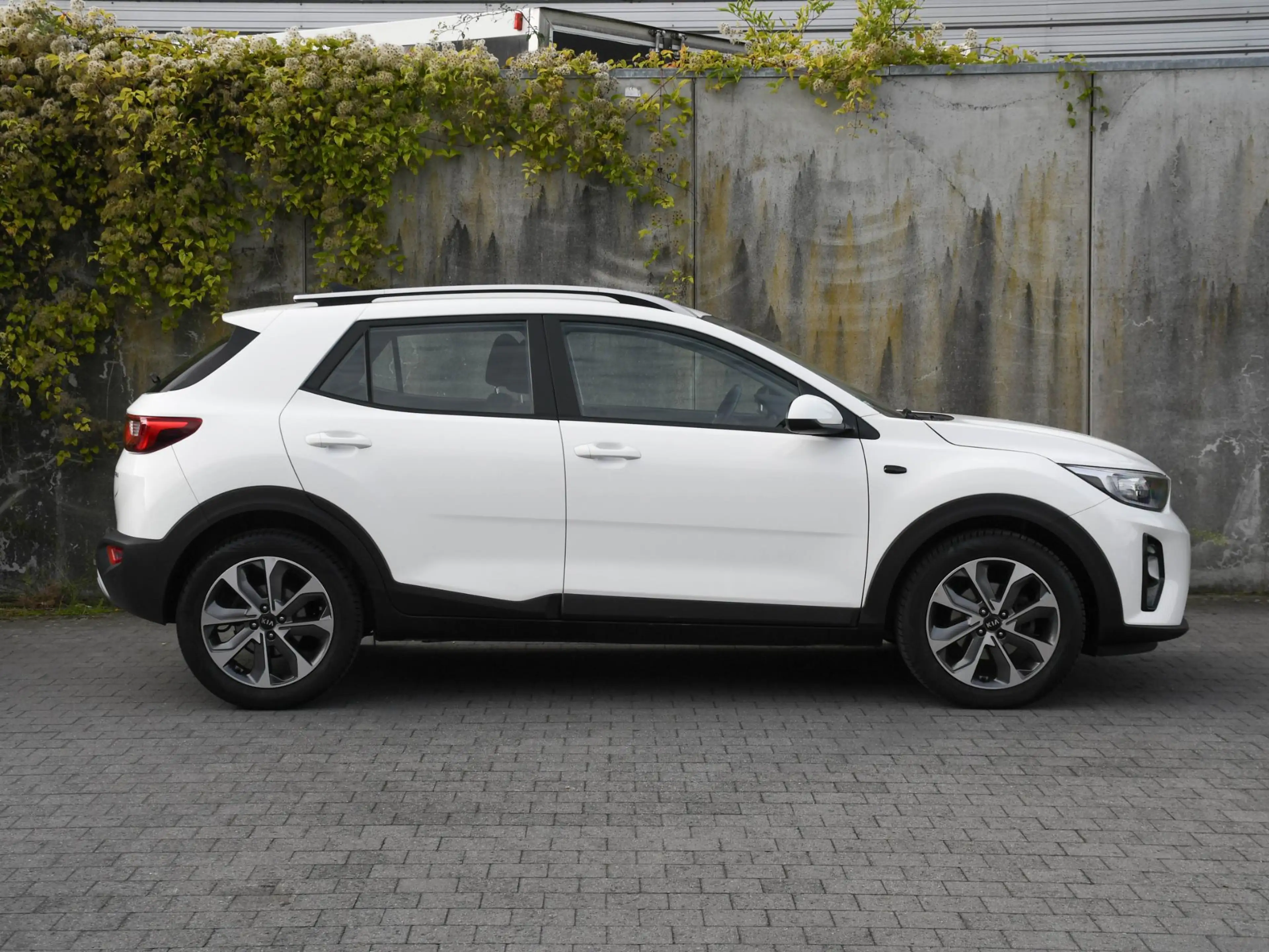 Kia Stonic DynamicLine 1.0 T-GDi 100pk 17''LM | CAMERA | NAVI — photo 4