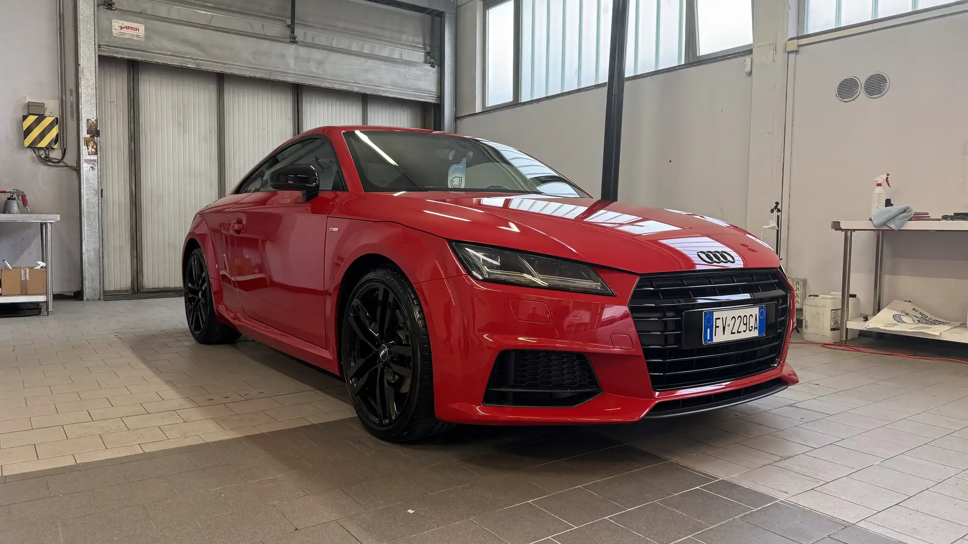 Audi TT Coupe 1.8 tfsi S line - 1