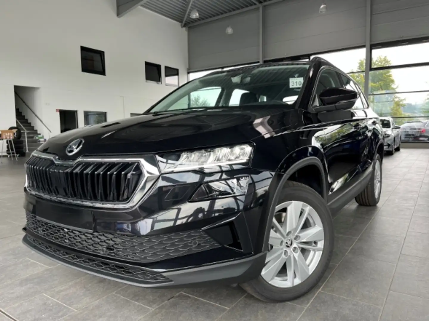 Skoda Karoq 1.5 TSI Navi LED ACC Kamera Winterpaket digitales Schwarz - 1