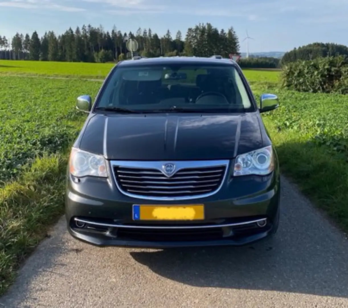 Lancia Voyager Voyager 2.8 CRD16v Platinum Grau - 2