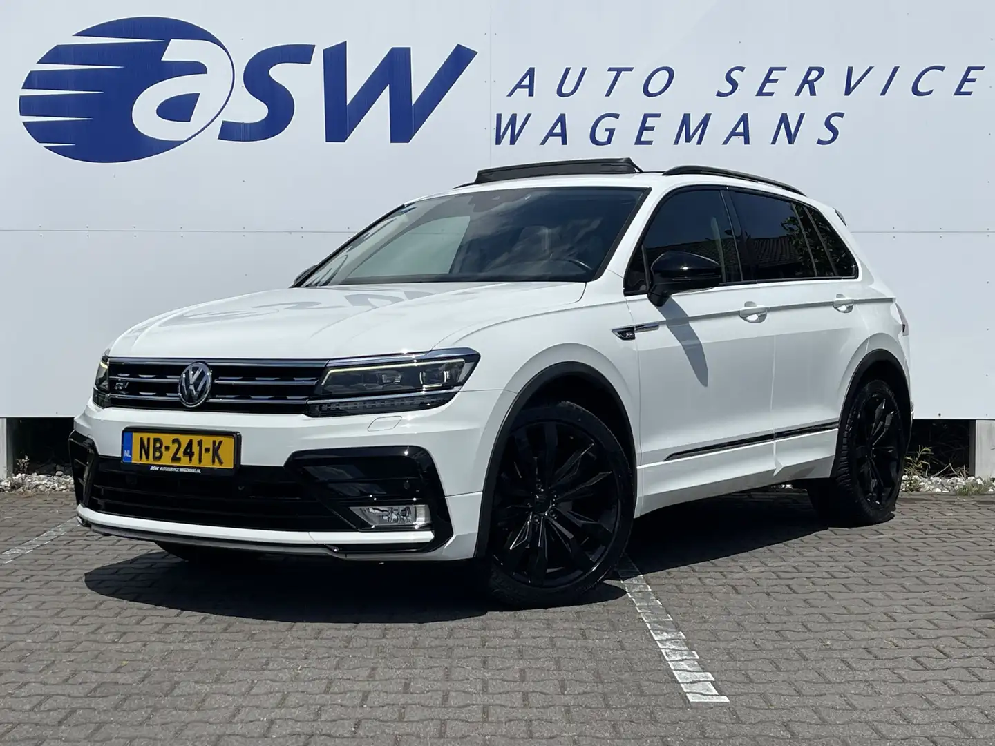 Volkswagen Tiguan 1.4 TSI ACT R-Line | Pano | Trekhaak | Leder | LED Wit - 1