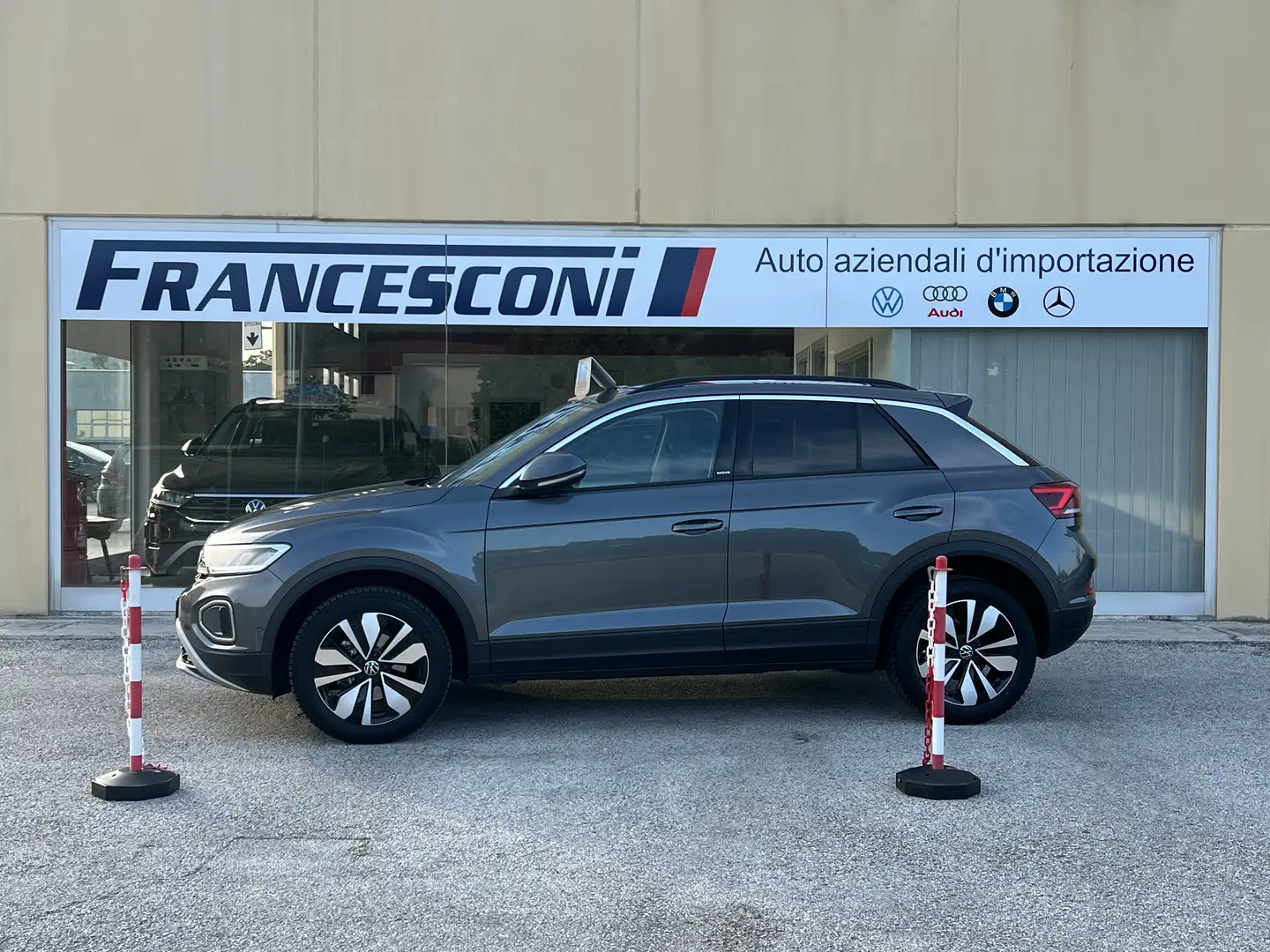Volkswagen T-Roc 2.0 tdi MOVE 115cv NAVI APP CAMERA Gris - 1