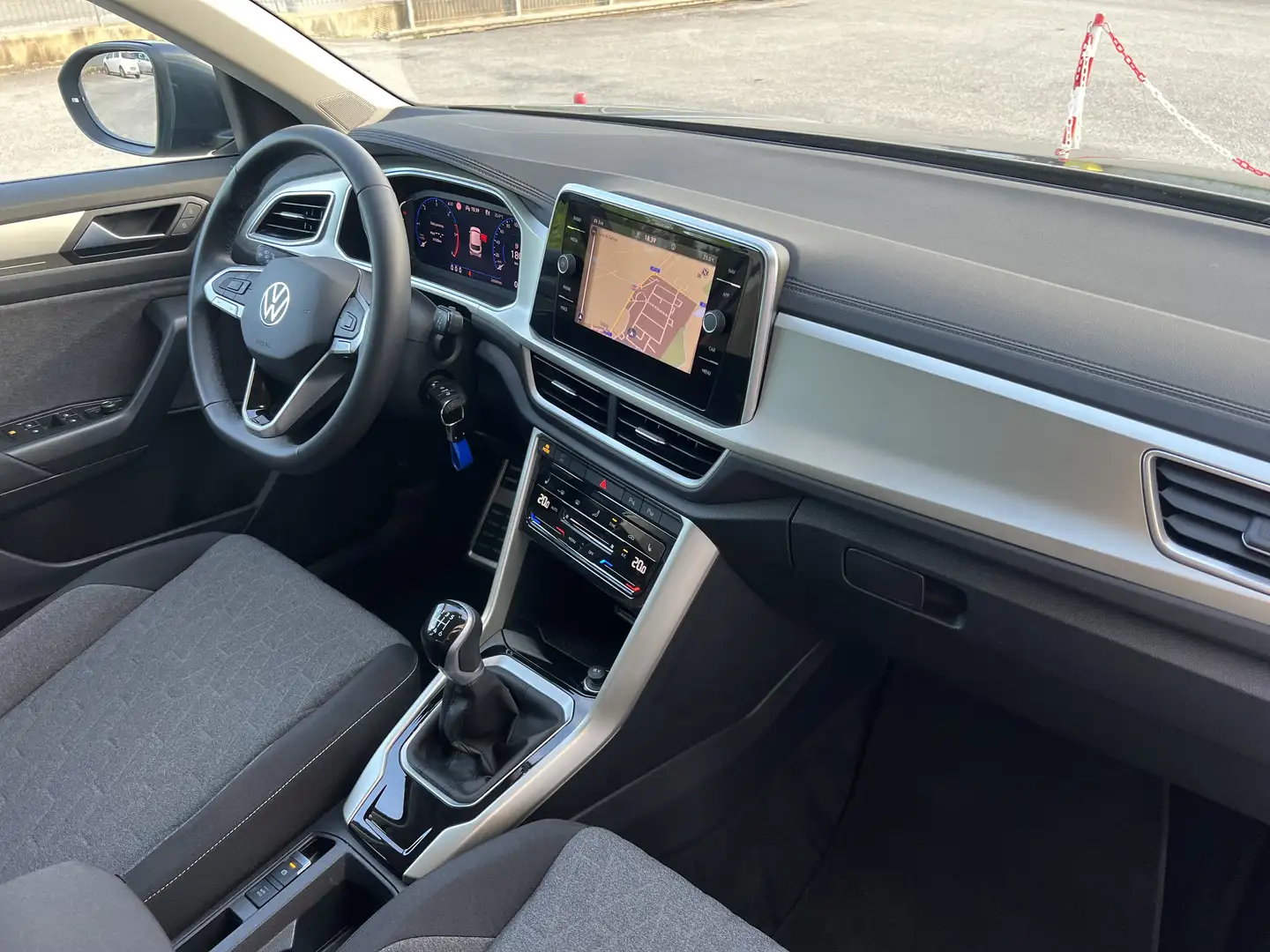 Volkswagen T-Roc 2.0 tdi MOVE 115cv NAVI APP CAMERA Gris - 2