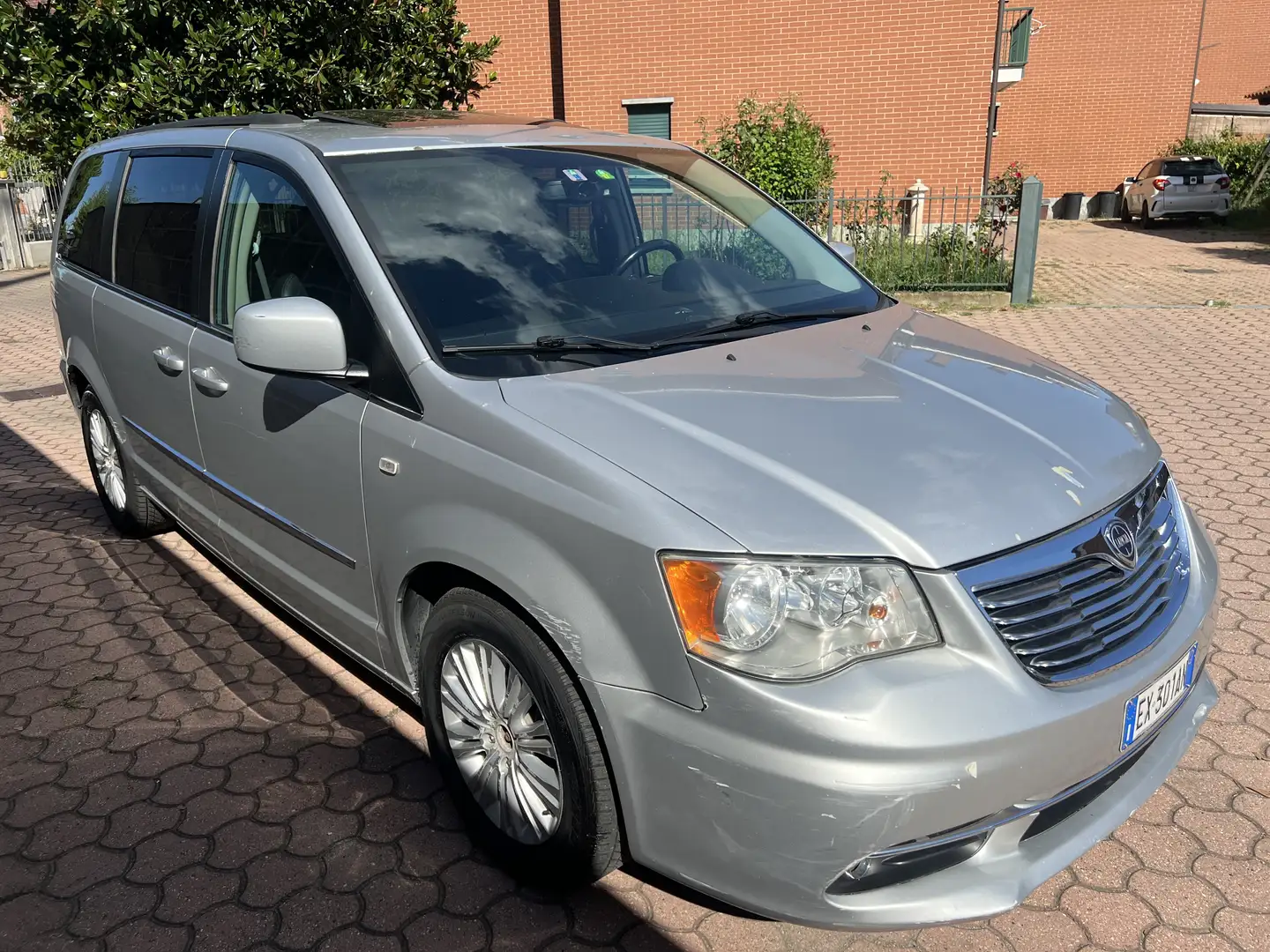 Lancia Voyager 2.8L PLATINUM 163CV 7 POSTI TETTO APRIBILE Argintiu - 2