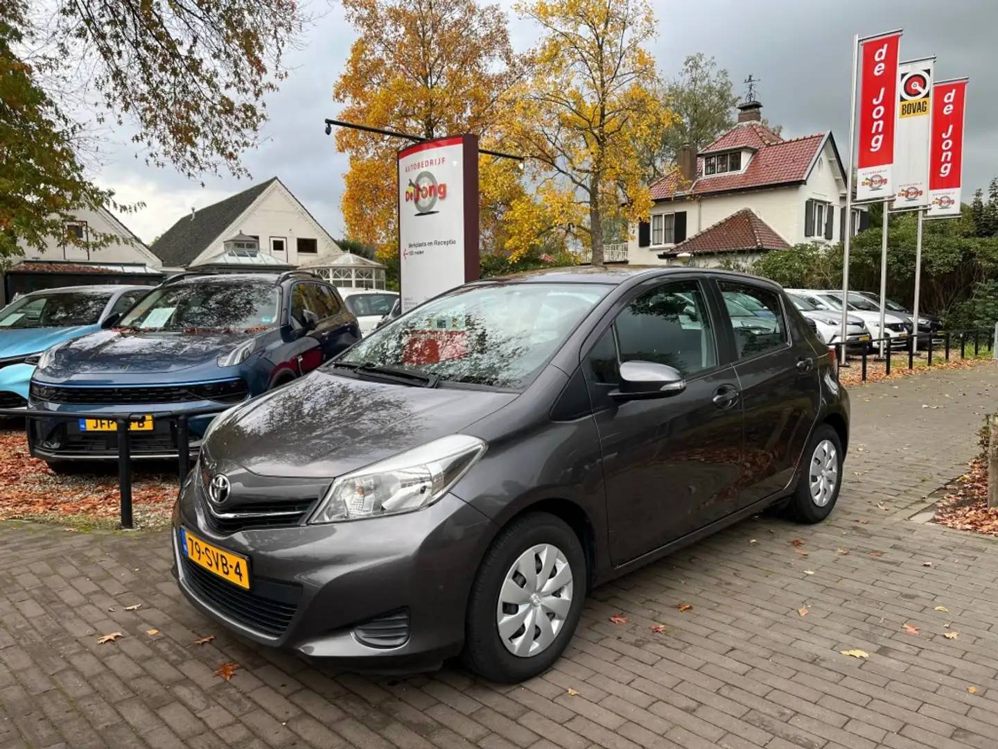 Toyota Yaris 1.0 VVT-I ASPIRATION / AIRCO / CAMERA / BLUETOOTH Grijs - 1