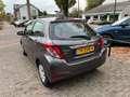Toyota Yaris 1.0 VVT-I ASPIRATION / AIRCO / CAMERA / BLUETOOTH Grijs - thumbnail 4