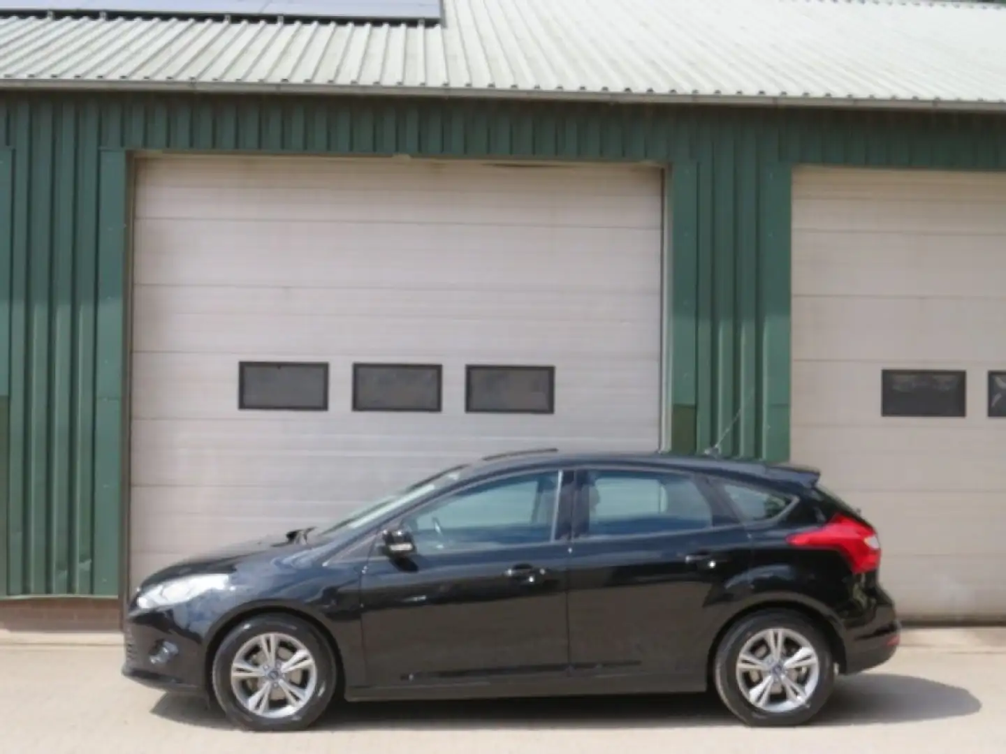 Ford Focus 1.0 ECOBOOST EDITION Schwarz - 1