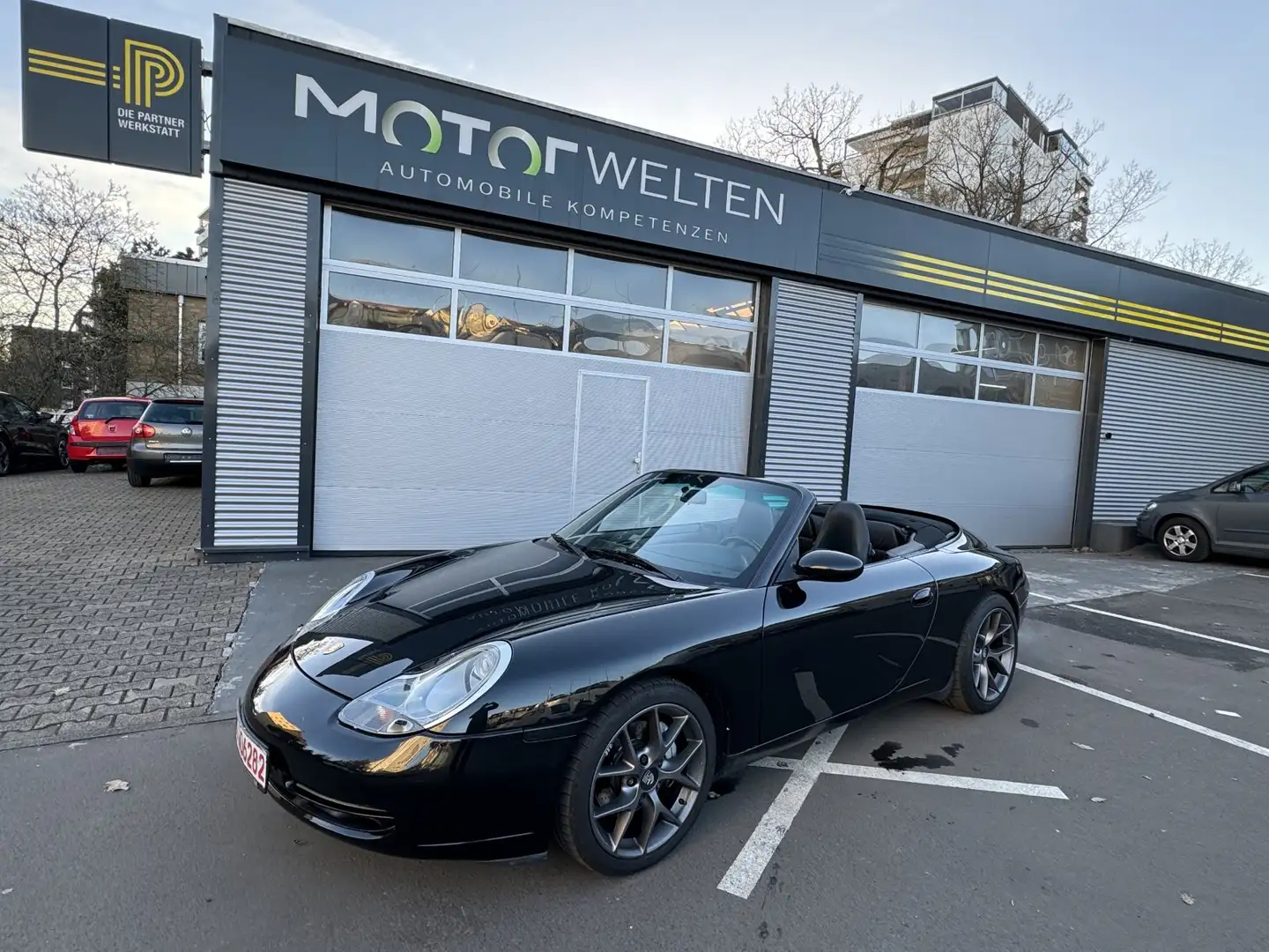 Porsche 911 996 Carrera 4 Cabrio 996 Schwarz - 1