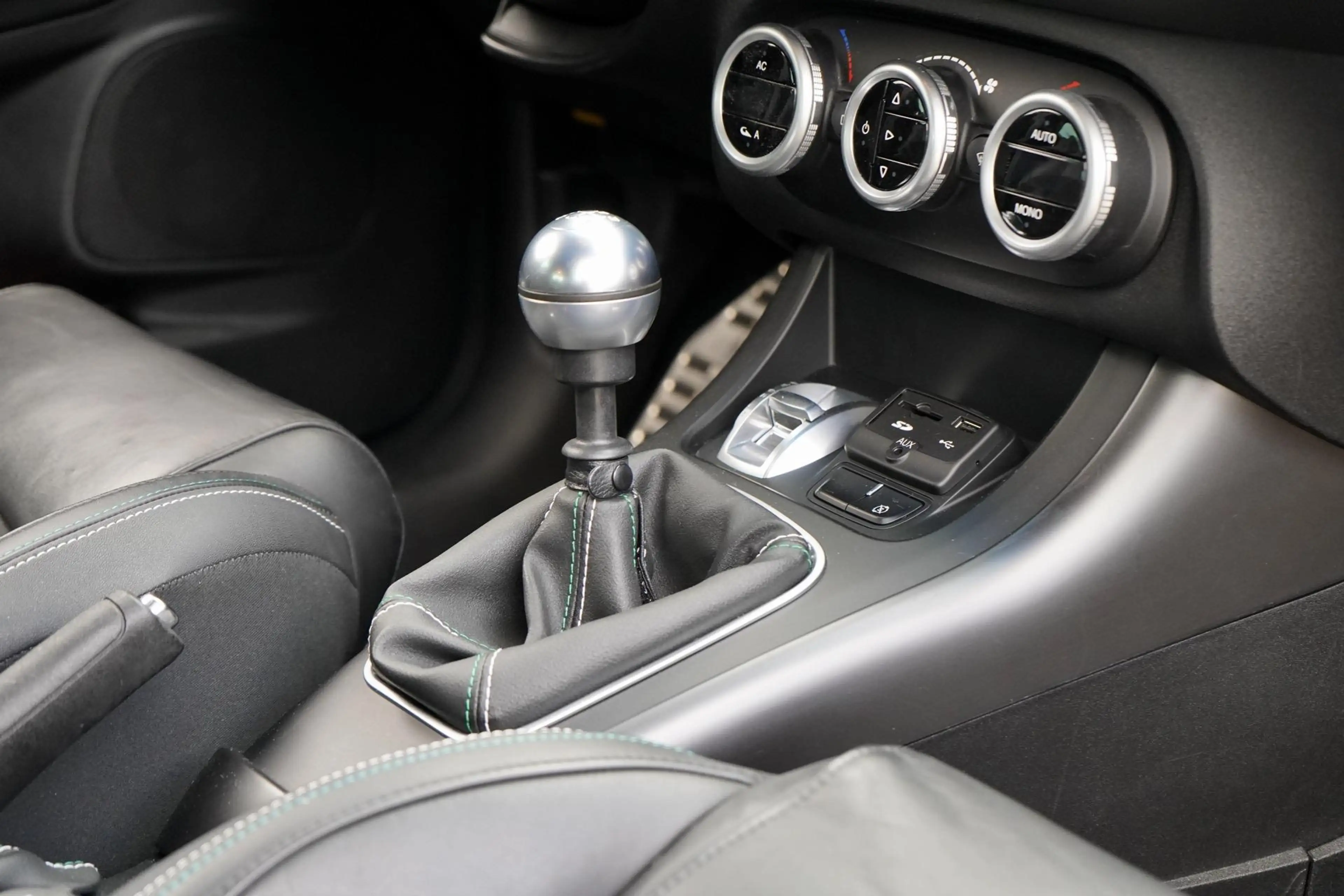 Alfa Romeo Giulietta 1.4 T Distinctive QV-Line — photo 13