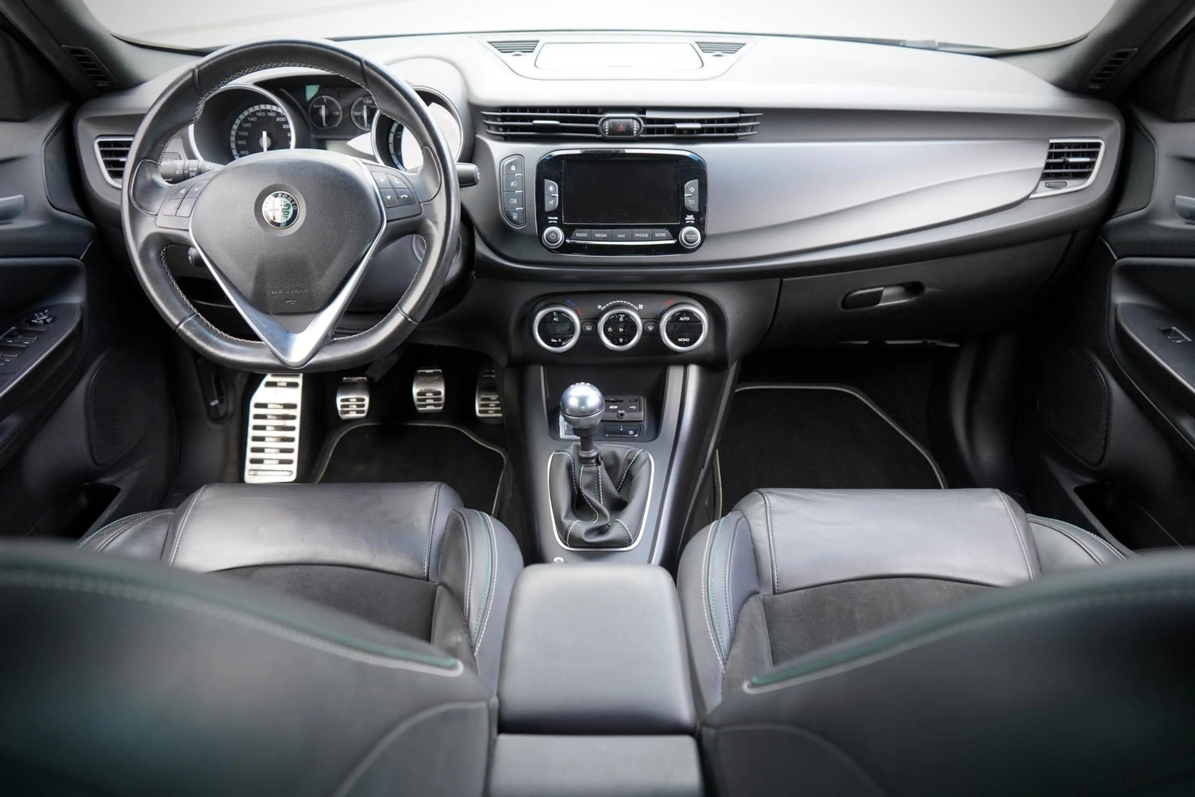 Alfa Romeo Giulietta 1.4 T Distinctive QV-Line — photo 2