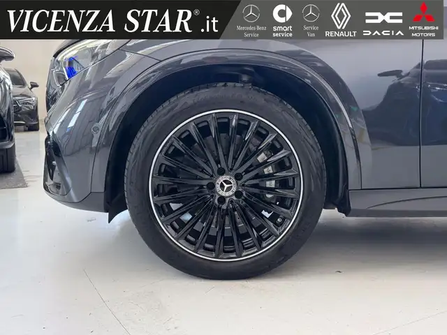 Mercedes-Benz GLC view 3