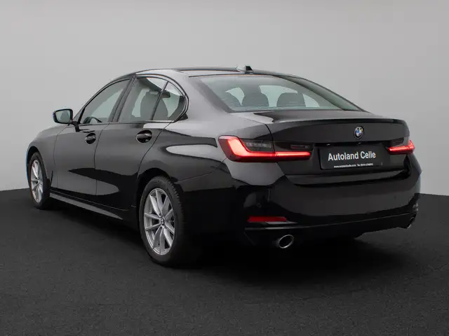 BMW 3 Series view 9