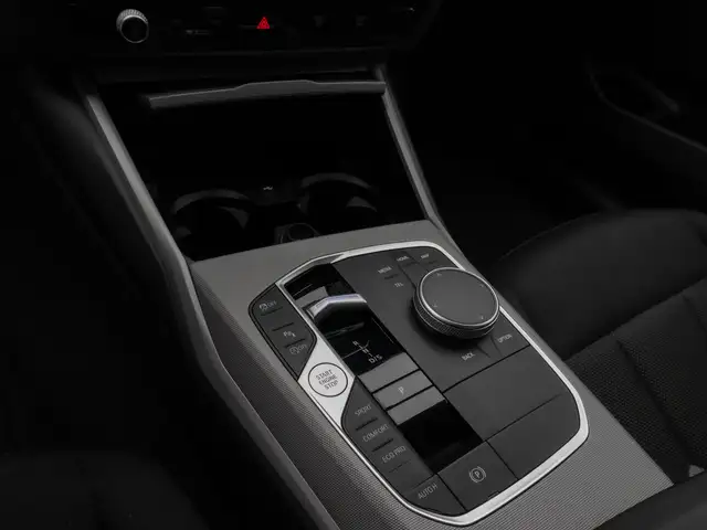 BMW 3 Series view 22