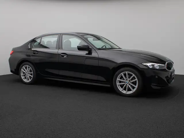 BMW 3 Series view 4