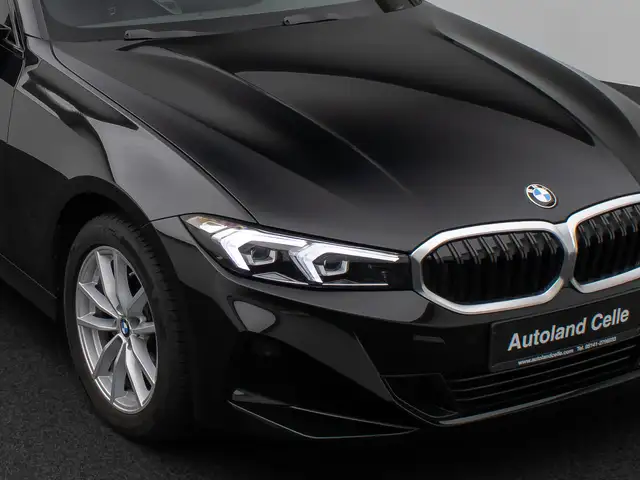 BMW 3 Series view 17