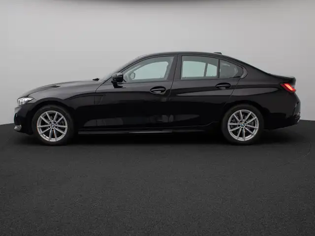 BMW 3 Series view 11