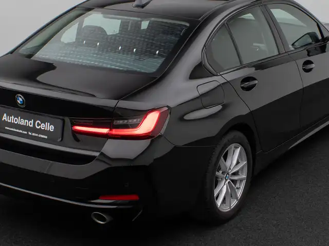 BMW 3 Series view 15