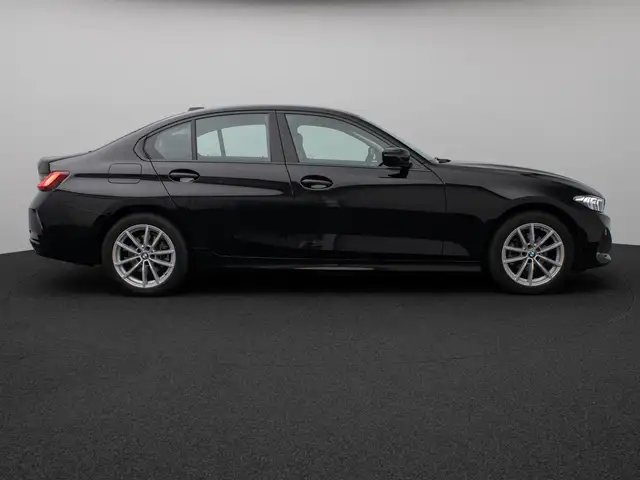 BMW 3 Series view 5