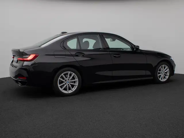 BMW 3 Series view 6