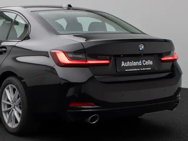 BMW 3 Series view 14