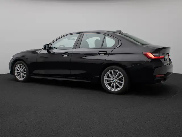 BMW 3 Series view 10