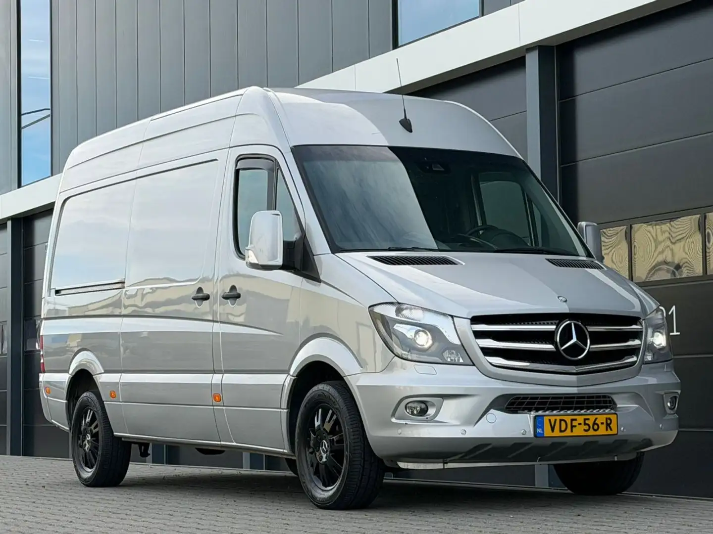 Mercedes-Benz Sprinter 319 V6 3.0 Camera Xenon EURO-6 Zilver - 2