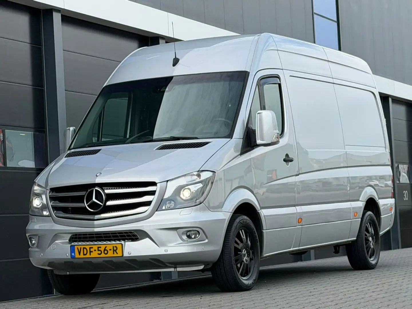Mercedes-Benz Sprinter 319 V6 3.0 Camera Xenon EURO-6 Zilver - 1