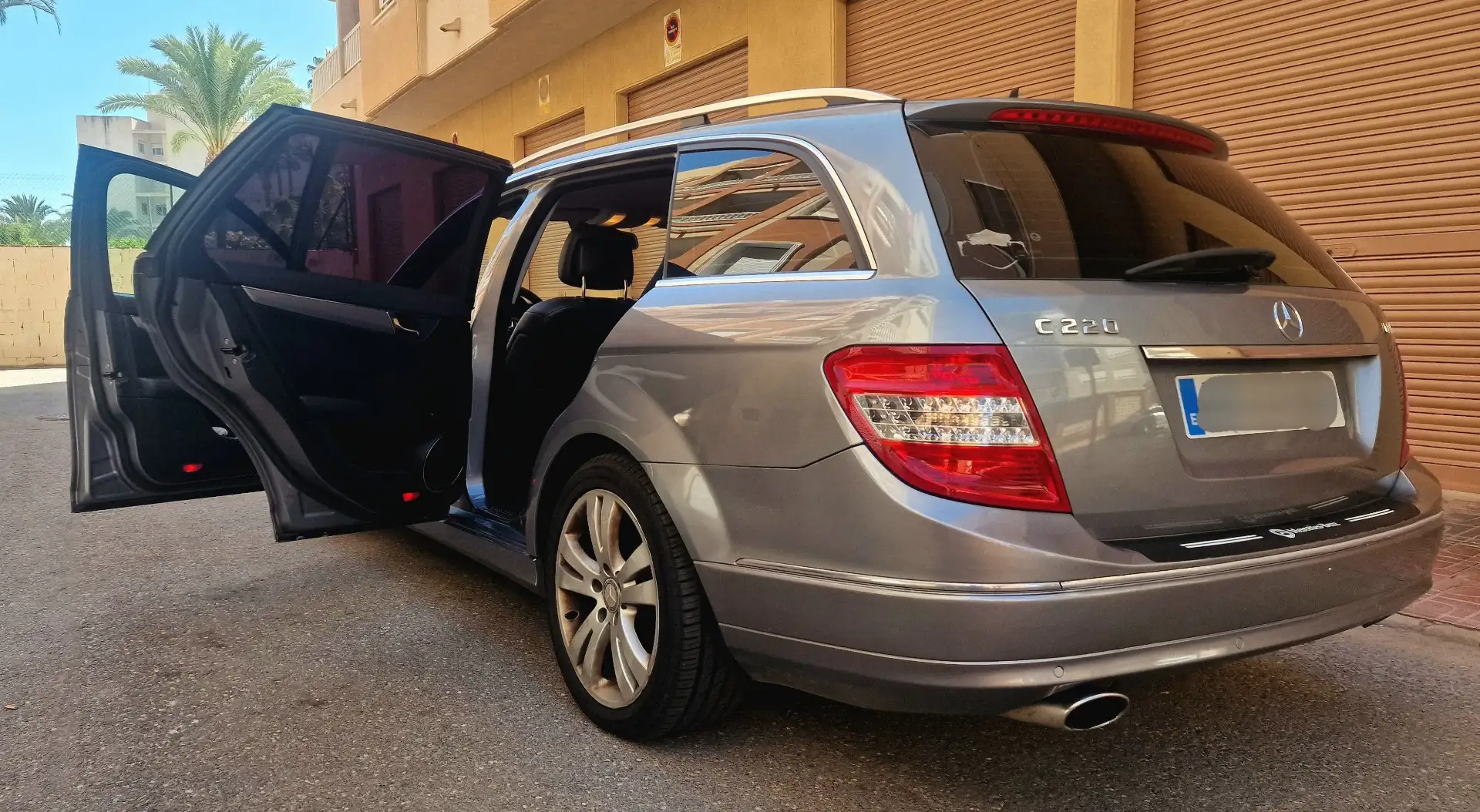 Mercedes-Benz C 220 Estate 220CDI Avantgarde Aut. - 2