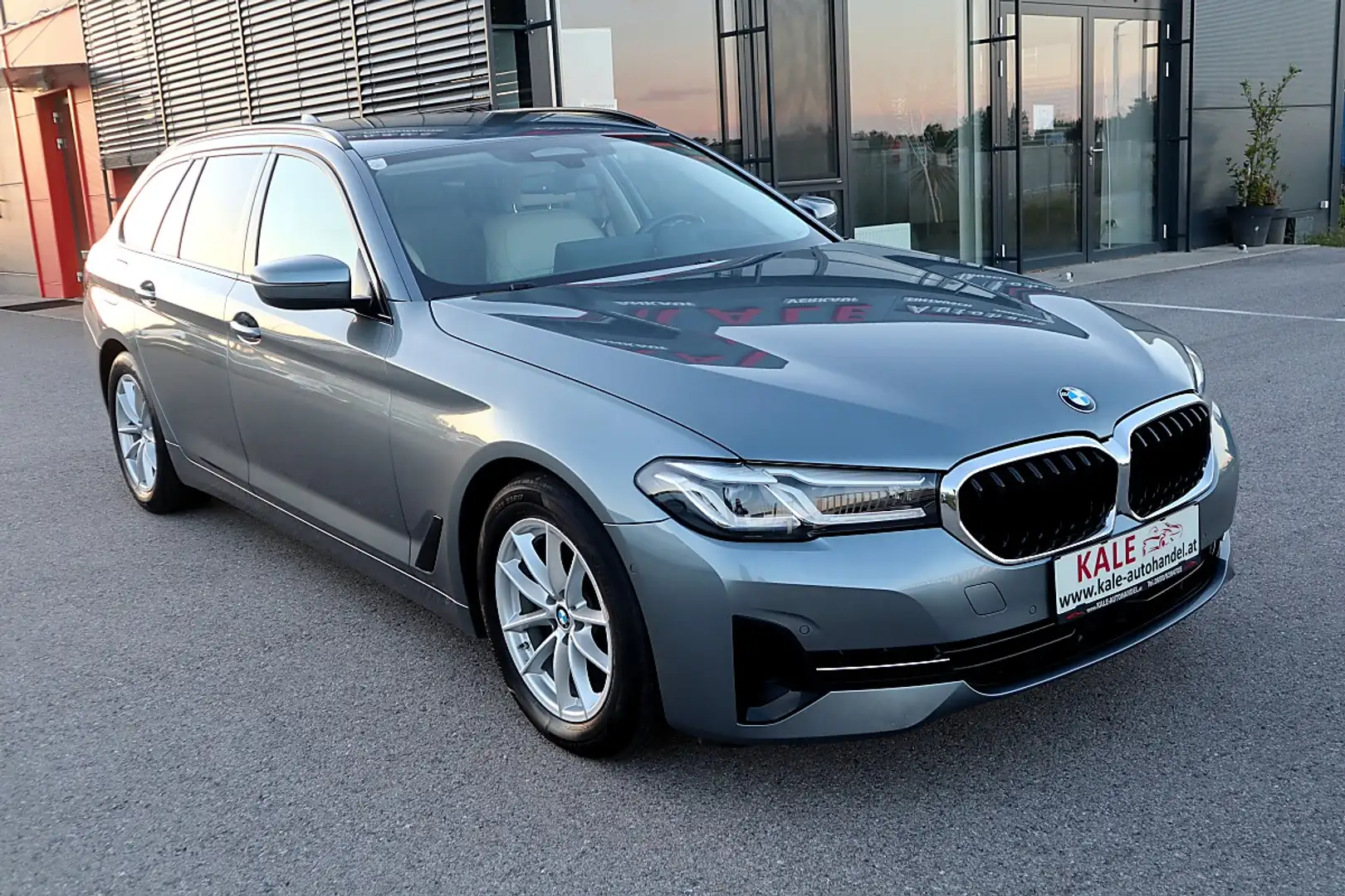 BMW 520 d 48 V Touring Aut. *1.Besitz*Leder* Grau - 2