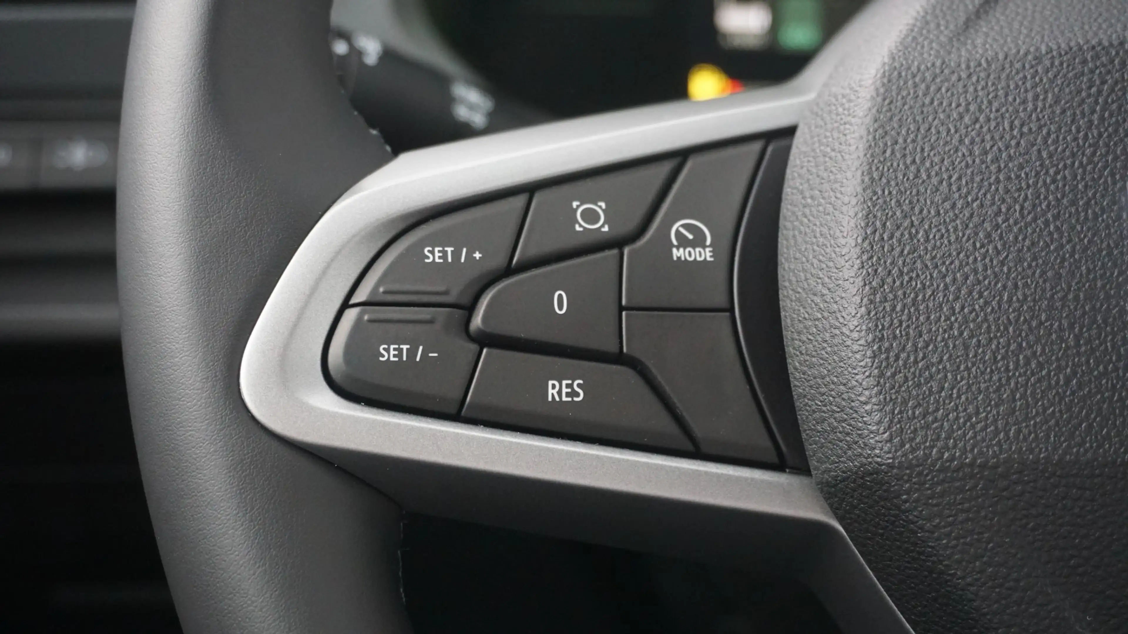 Dacia Bigster Essential 140 mHev LED Kamera — photo 15