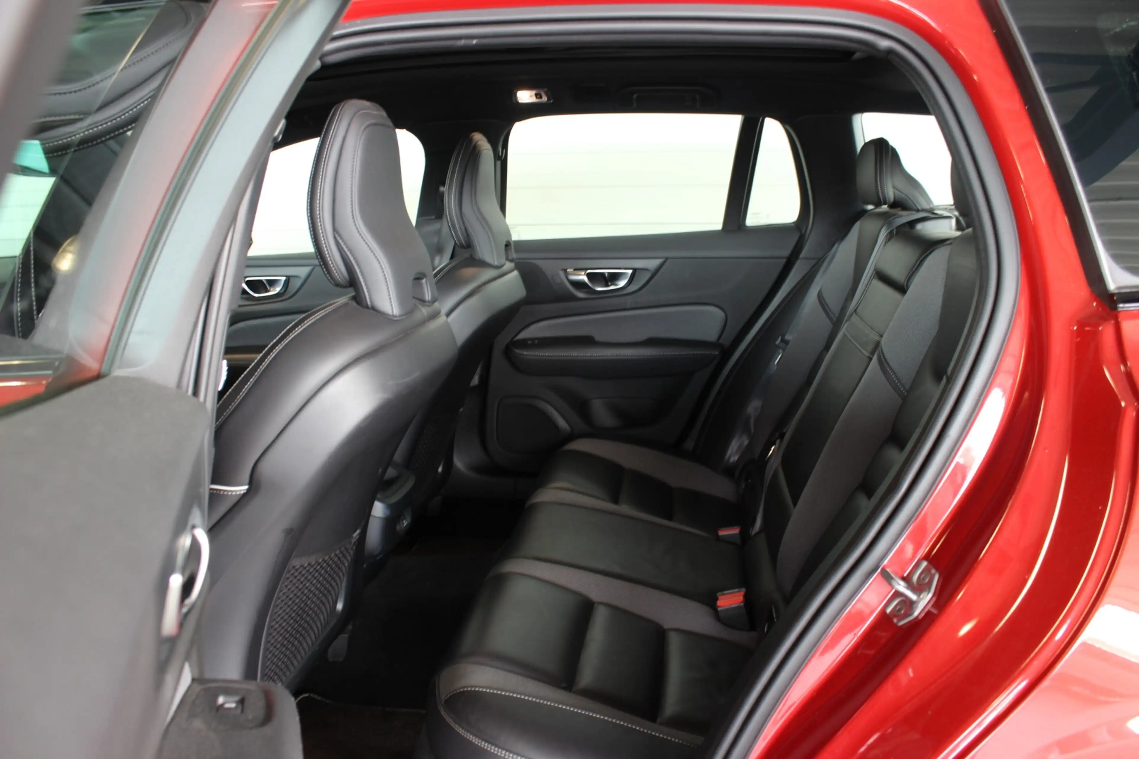 Volvo V60 2.0 T4 R-Design Trekhaak | Pano | Camera | Leder | — photo 6