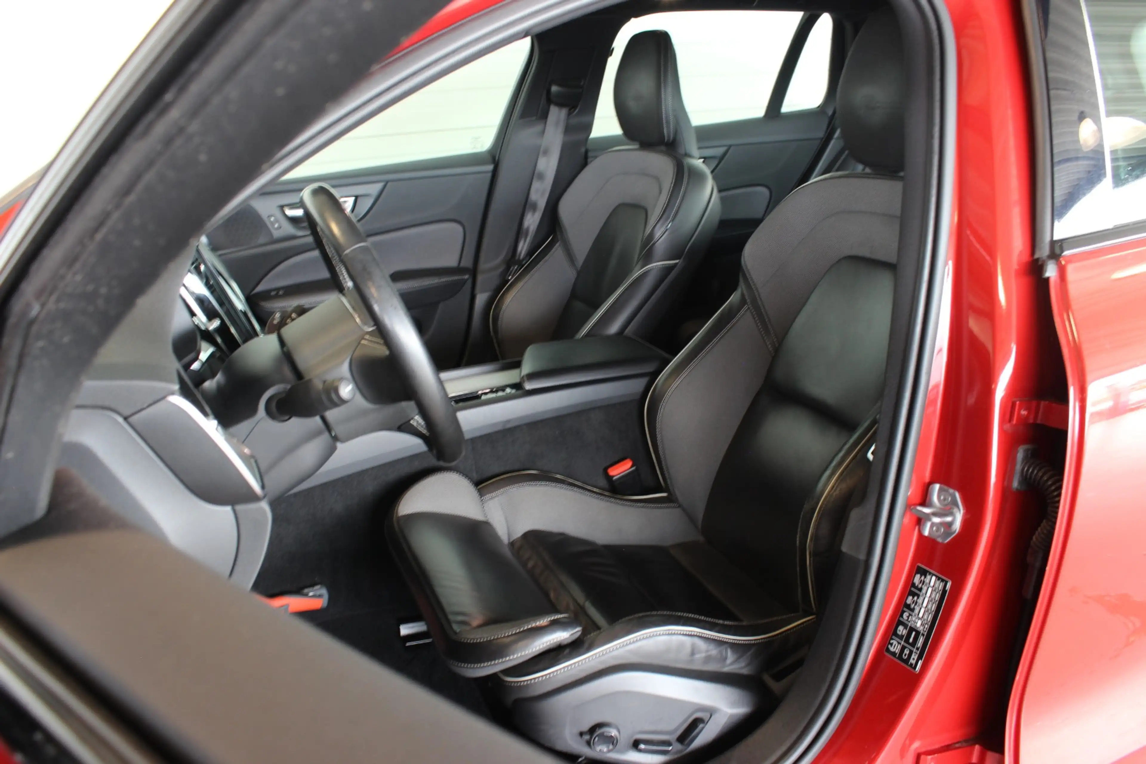 Volvo V60 2.0 T4 R-Design Trekhaak | Pano | Camera | Leder | — photo 5