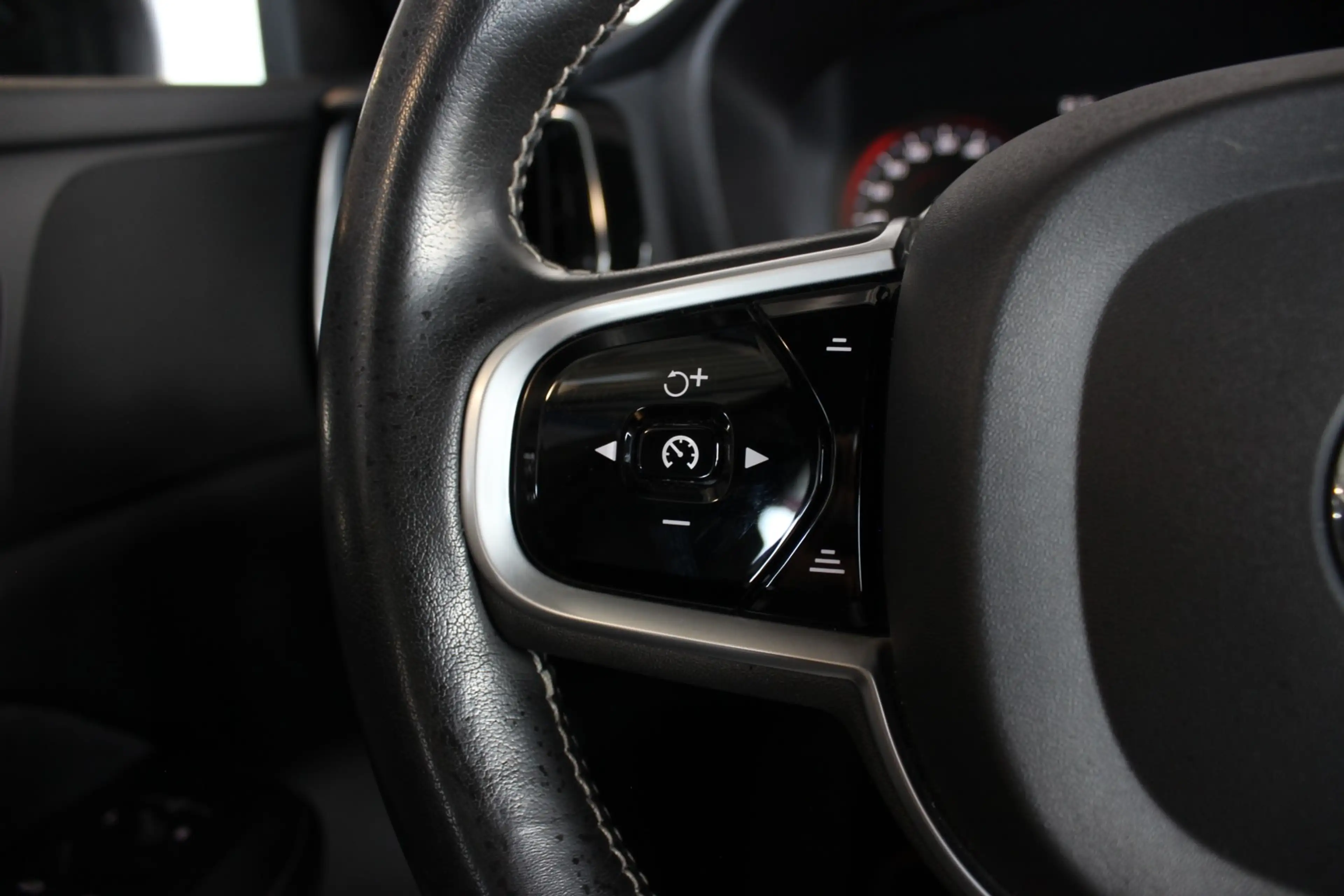 Volvo V60 2.0 T4 R-Design Trekhaak | Pano | Camera | Leder | — photo 11
