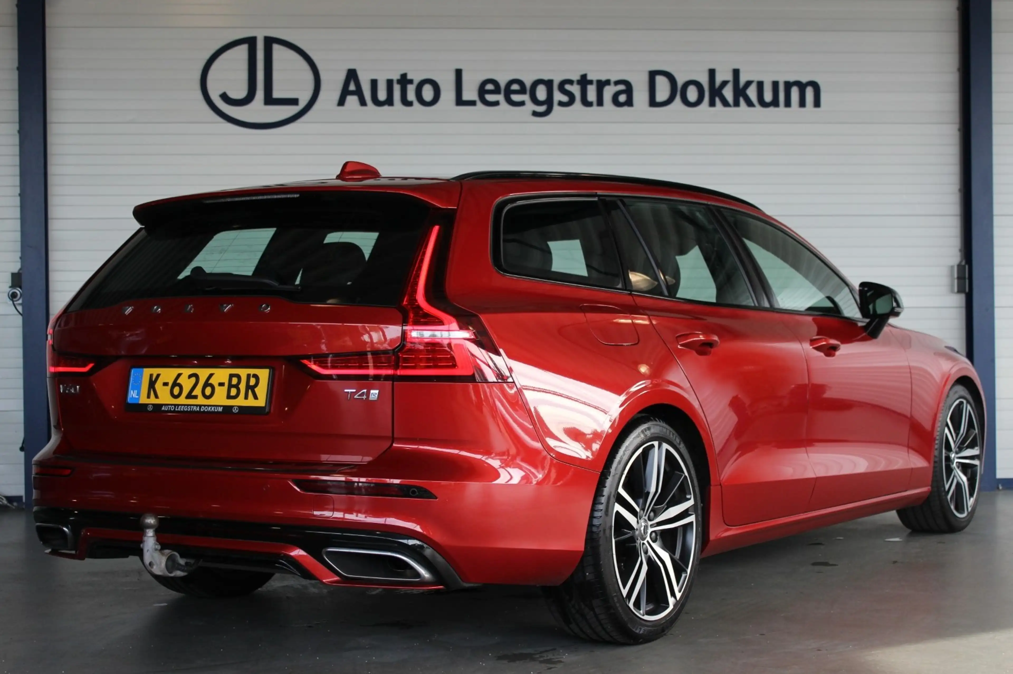 Volvo V60 2.0 T4 R-Design Trekhaak | Pano | Camera | Leder | — photo 2