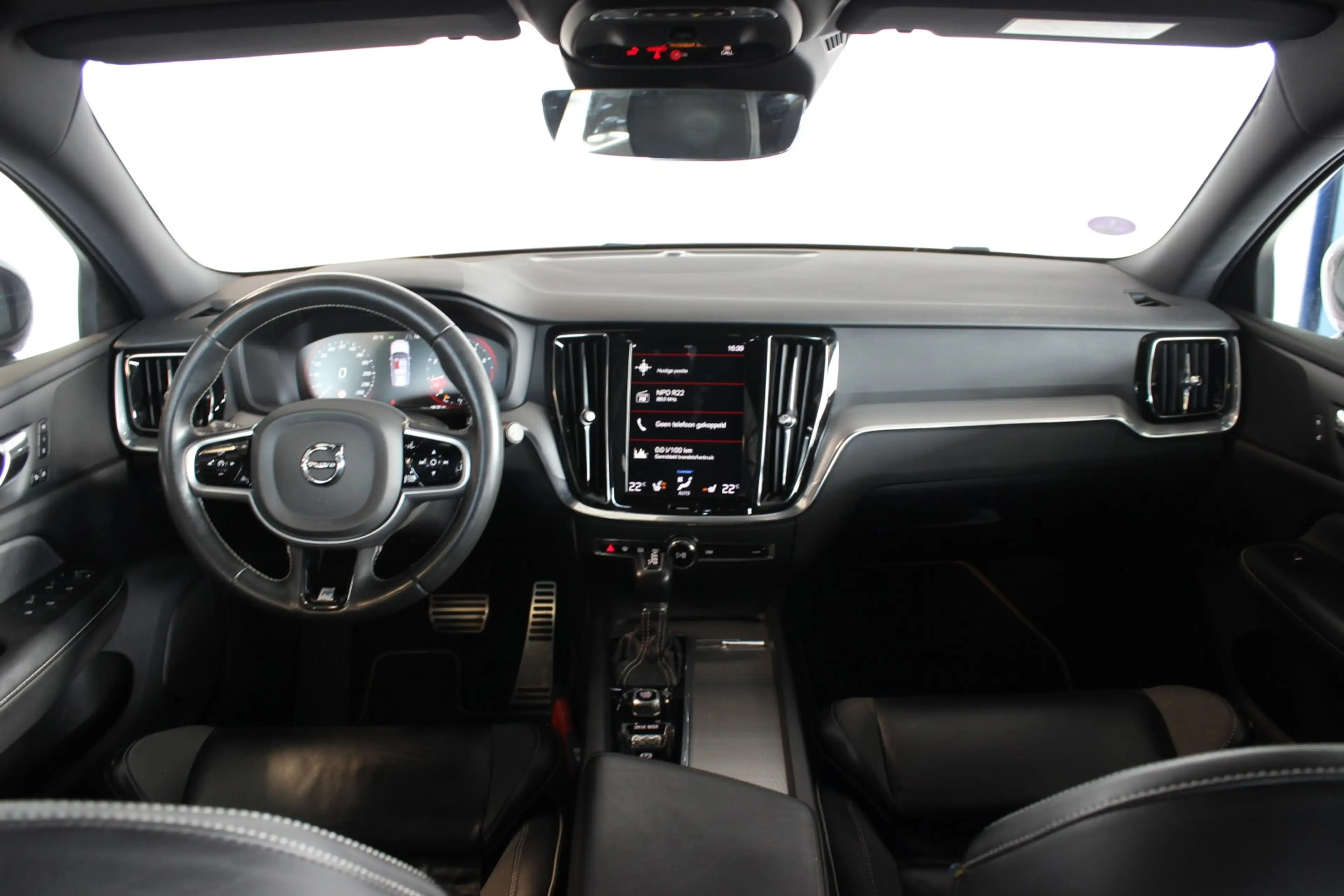 Volvo V60 2.0 T4 R-Design Trekhaak | Pano | Camera | Leder | — photo 9