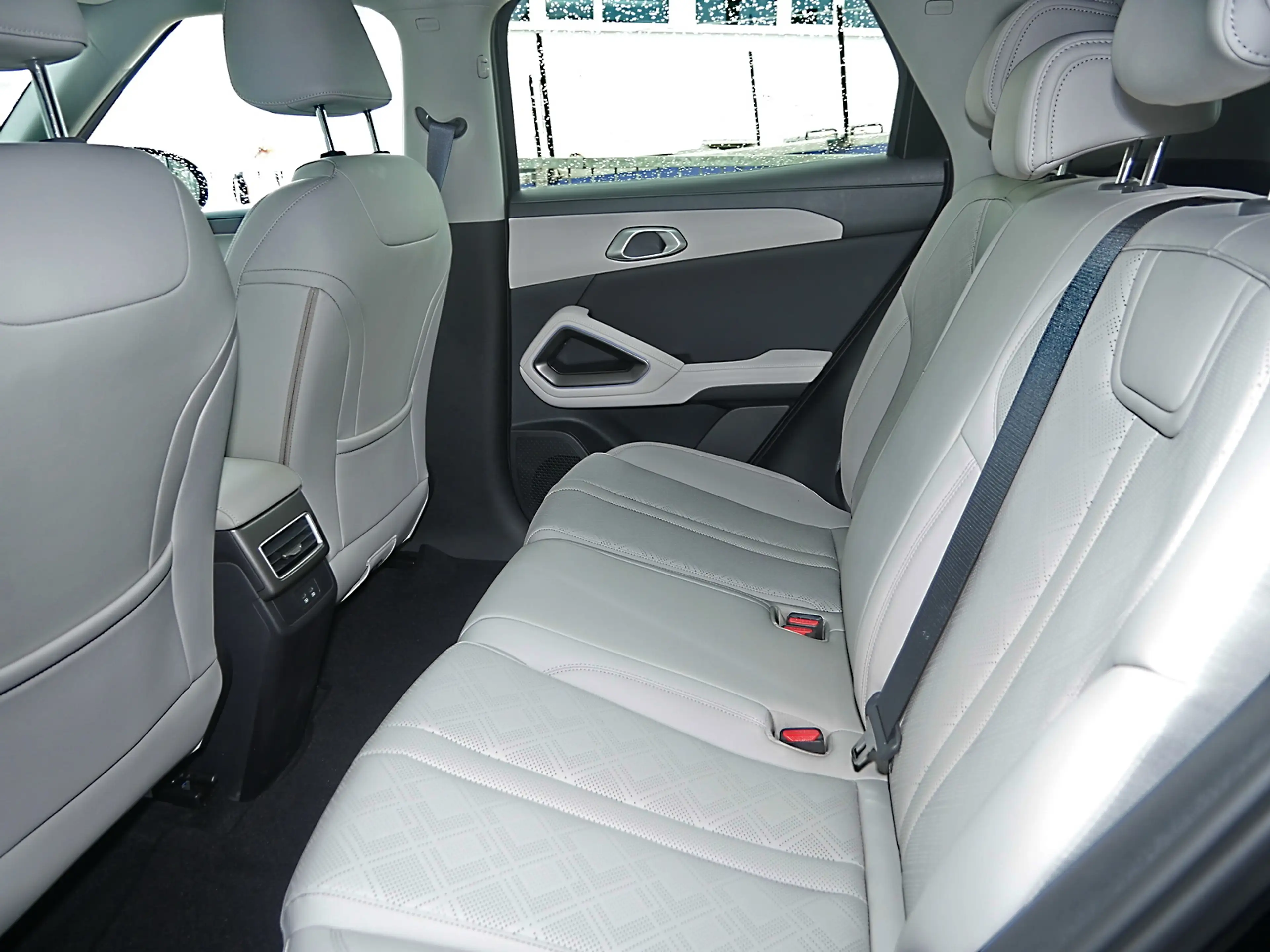 BYD Atto 2 DM-i Boost 156kW 360° Navi Pano 17"Alu — photo 6