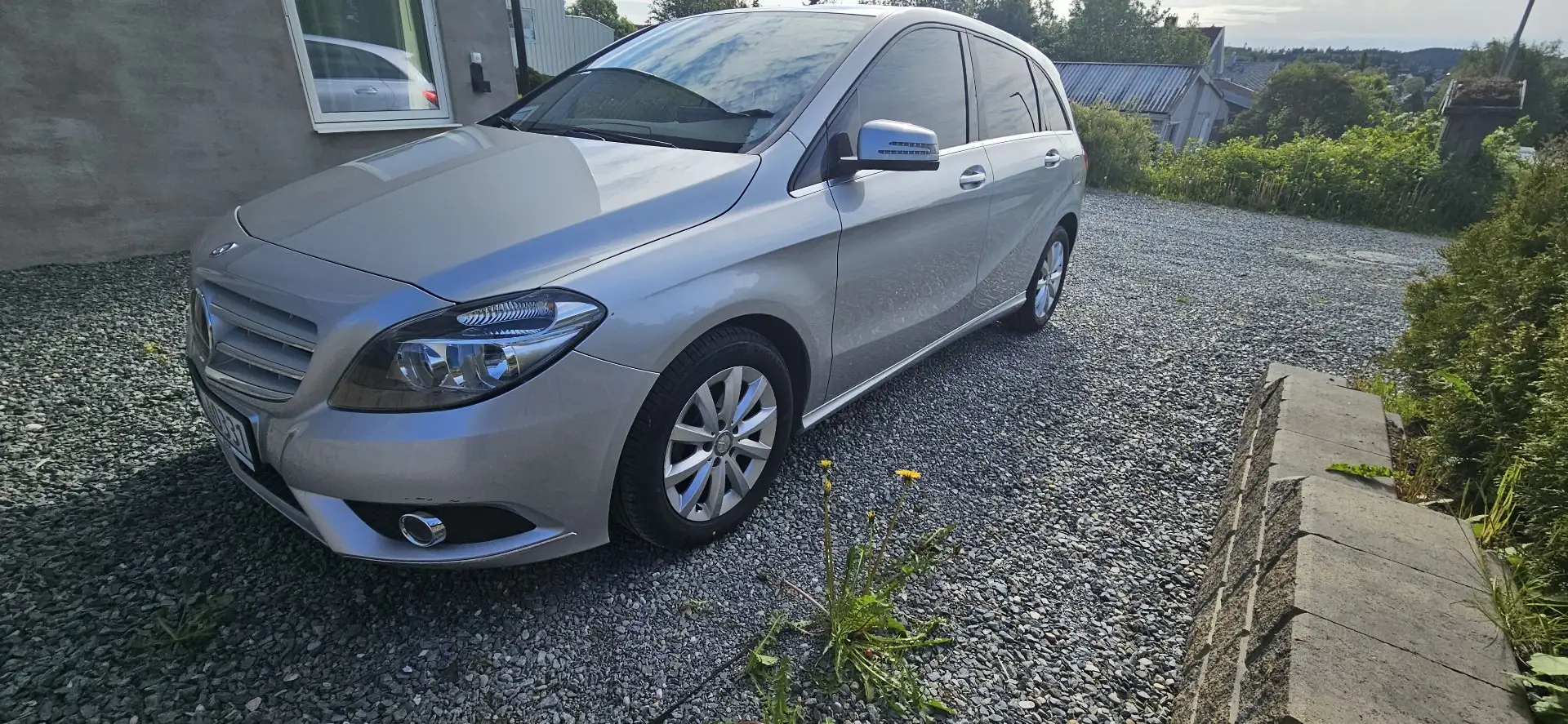Mercedes-Benz B 180 (BlueEFFICIENCY) - 1