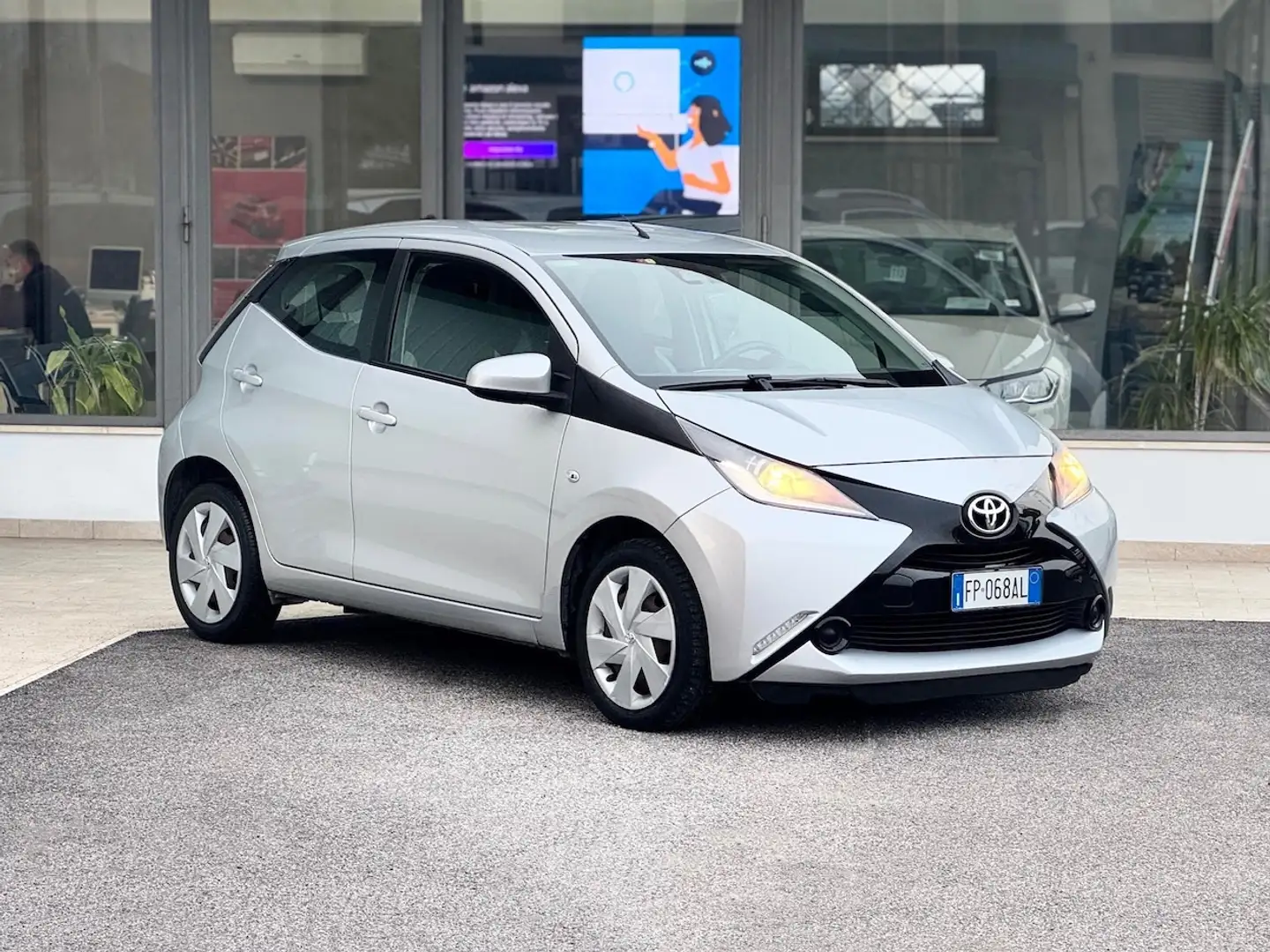 Toyota Aygo 1.0 Benzina 69CV E6 Neo. Automatica - 2018 Argento - 1