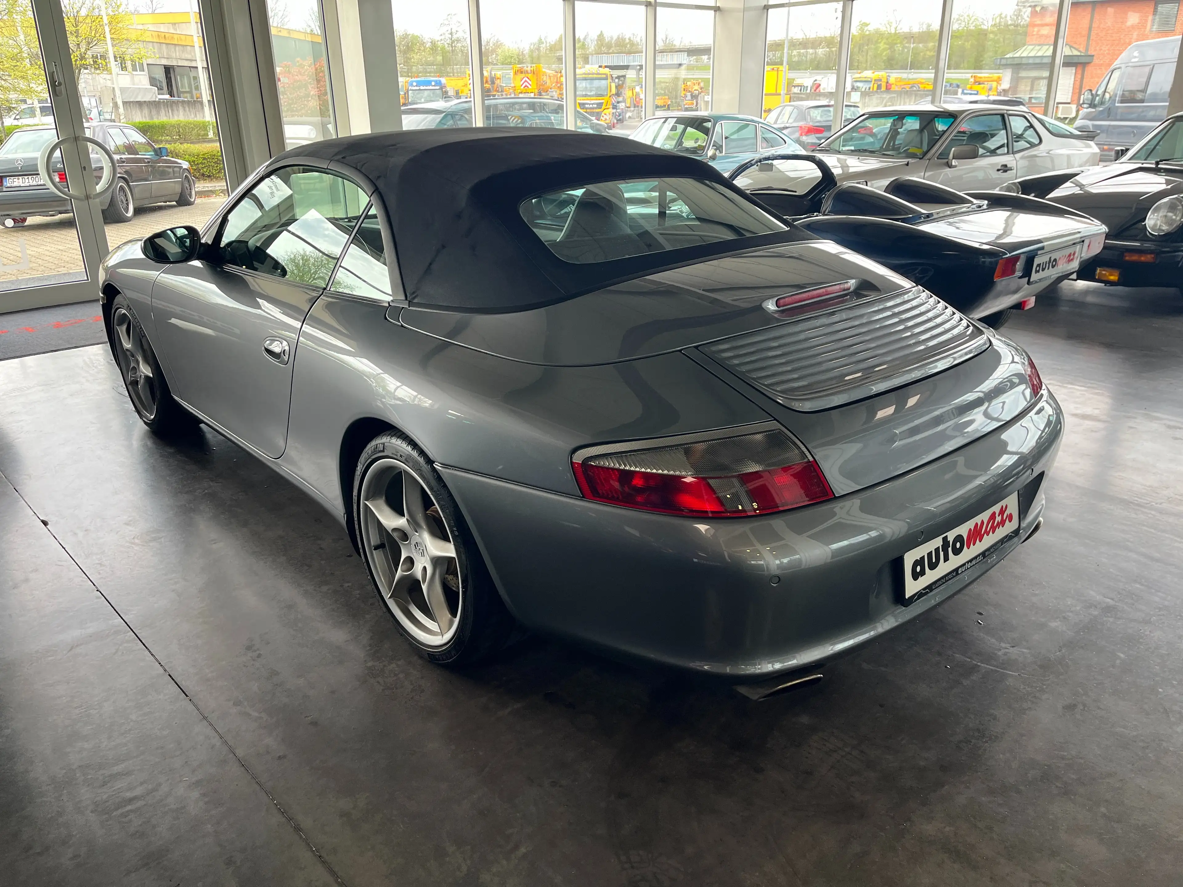 Porsche 996 911 Carrera Cabrio — photo 11