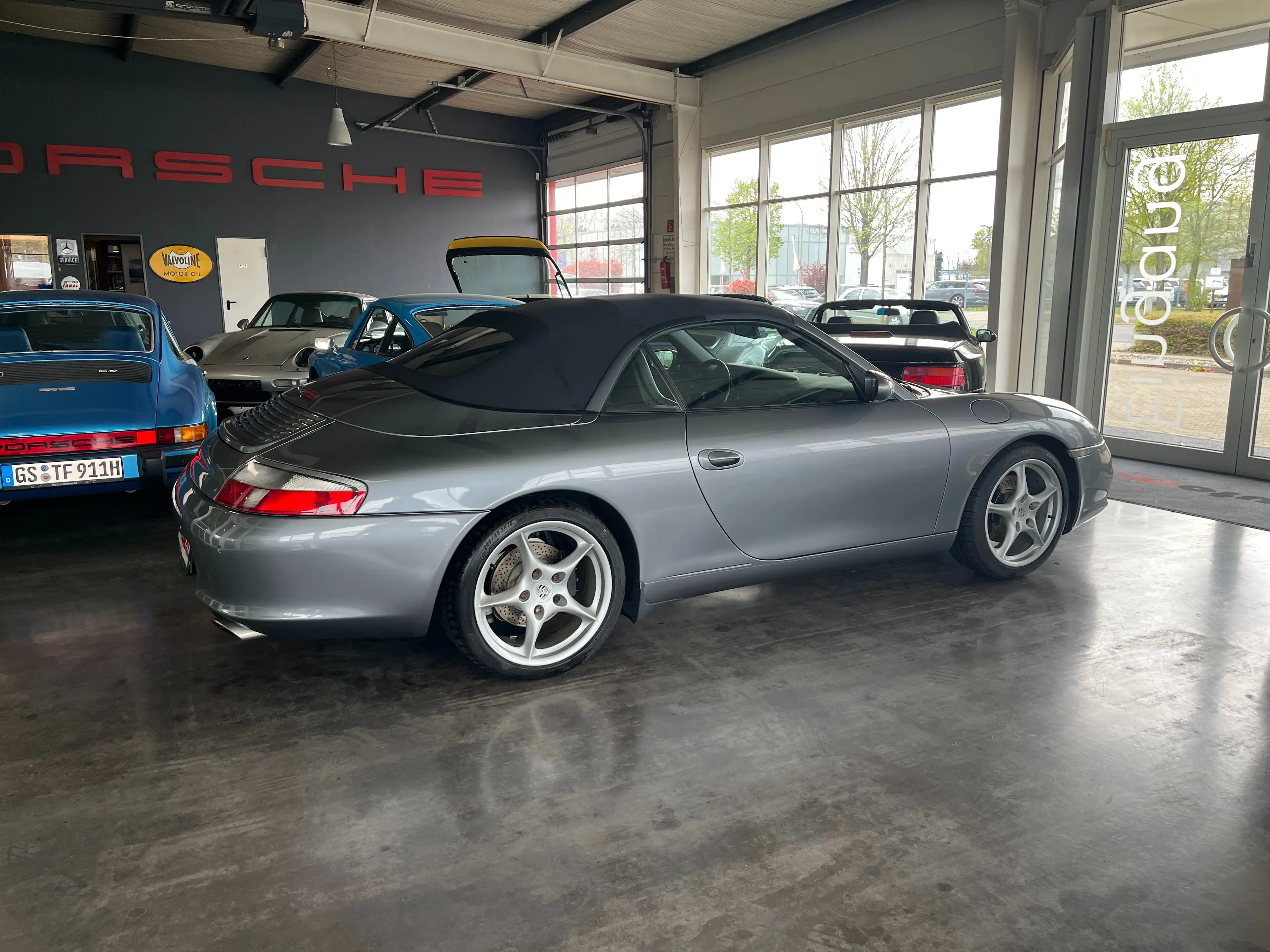 Porsche 996 911 Carrera Cabrio — photo 7