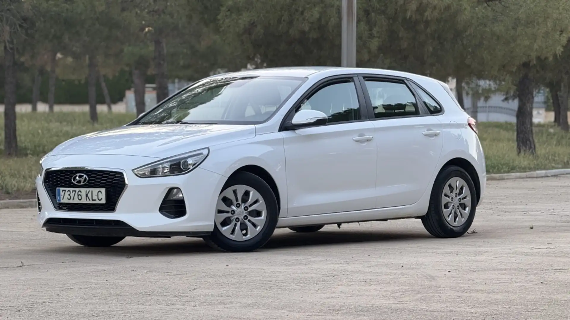 Hyundai i30 1.6CRDi Essence 95 Blanc - 1