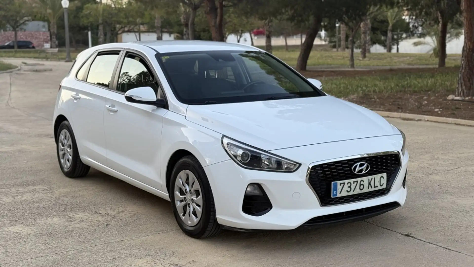 Hyundai i30 1.6CRDi Essence 95 Blanc - 2