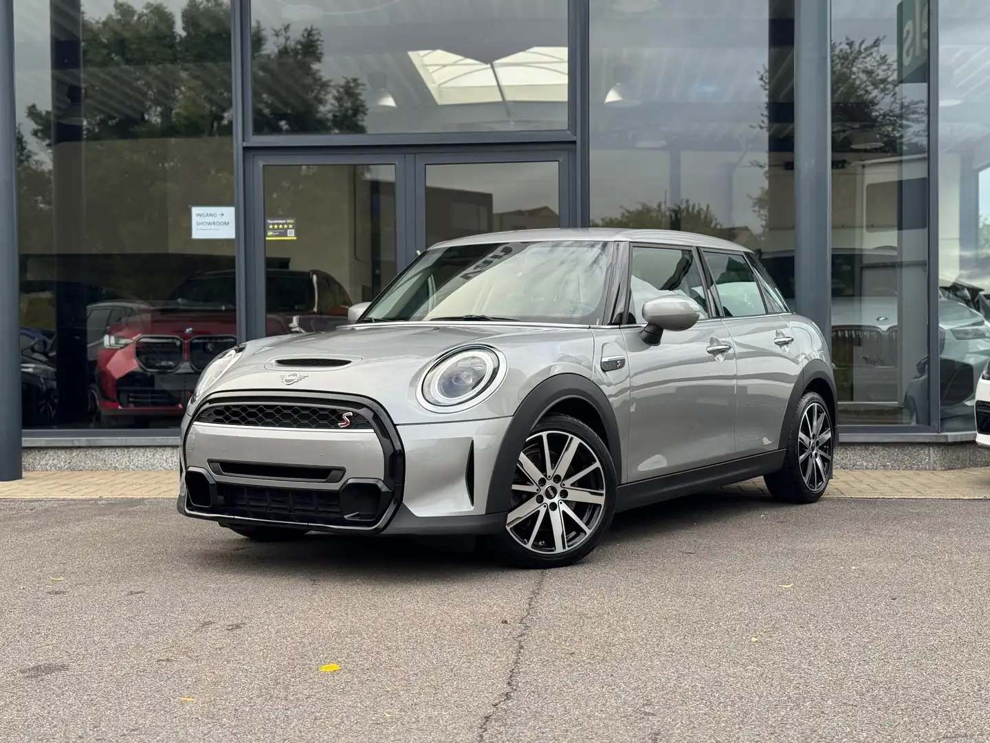 MINI Cooper S 5-deurs AUT. / CAM / LEER / NAVI / KEYL / CARPLAY Argent - 1